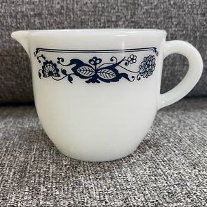 Vintage Pyrex Olde Town Blue Onion Creamer Corning